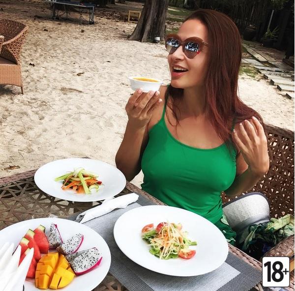 Эвелина Бледанс в порядке!